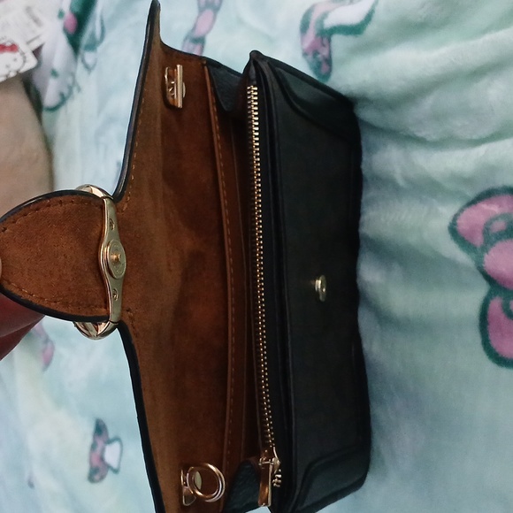 Authentic Coach Georgie CrossbodyBag In Signature Canvas. - Picture 5 of 12